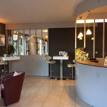 Logis De La Levée Hotel