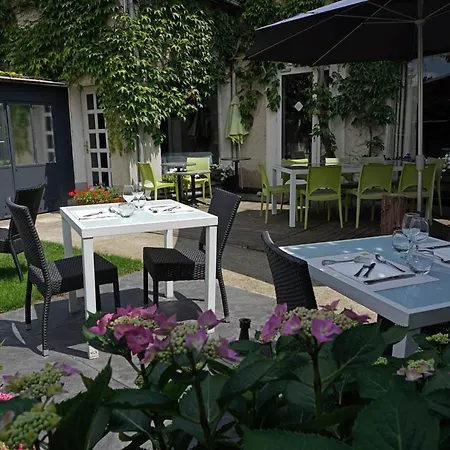 Logis De La Levée Hotel 2*